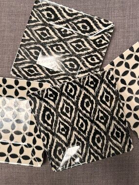 WORLD MARKET 4-pcs Black and White Melamine Printed Square Accent Plates#0415268
